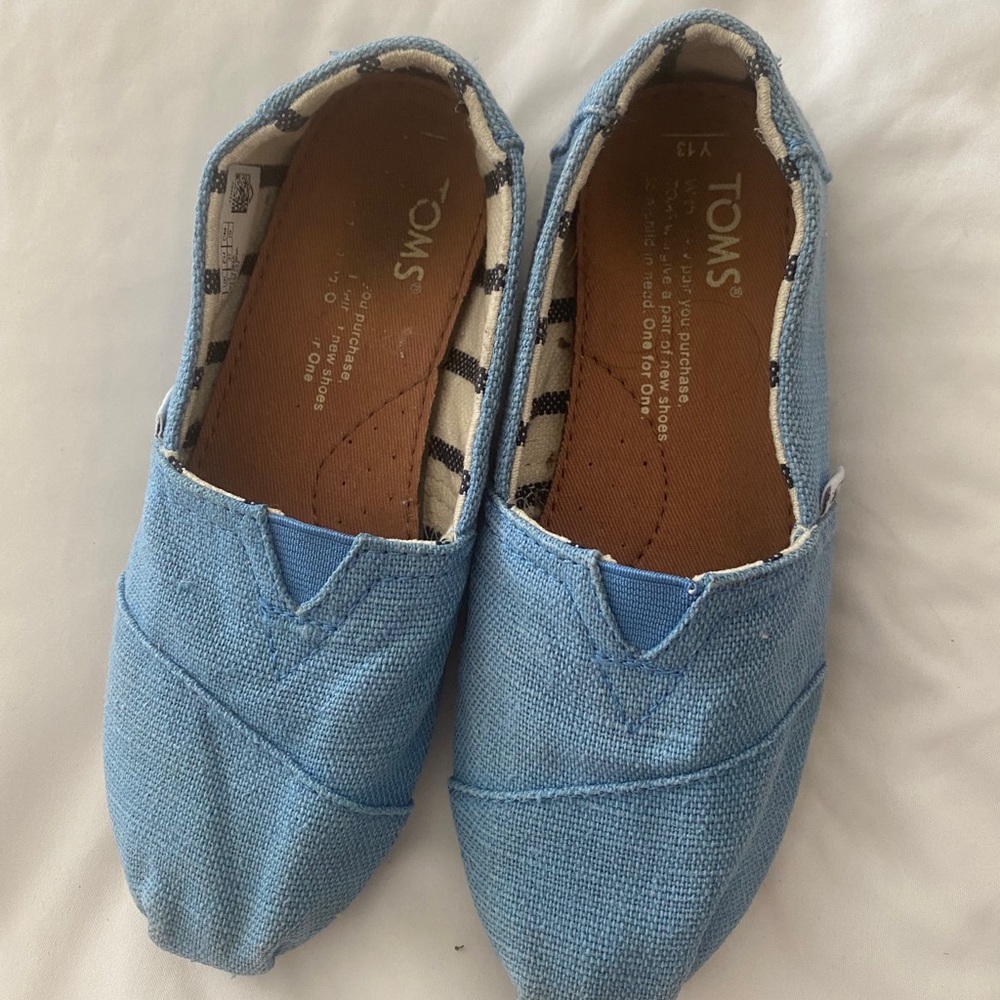 Tom’s shoes for kids size 13Y